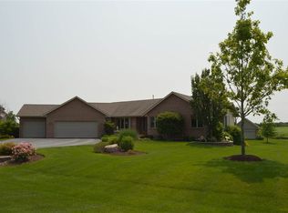 9995 Sara Dr, Roscoe, IL 61073