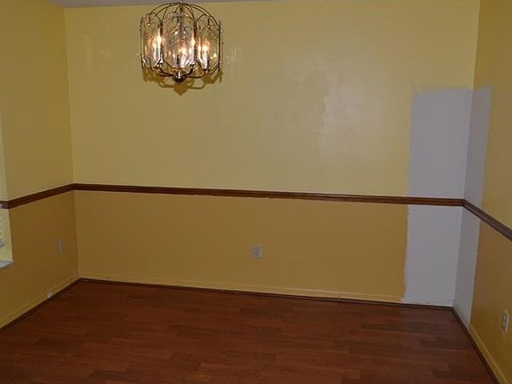 3rd image of 986 Sylvia Dr