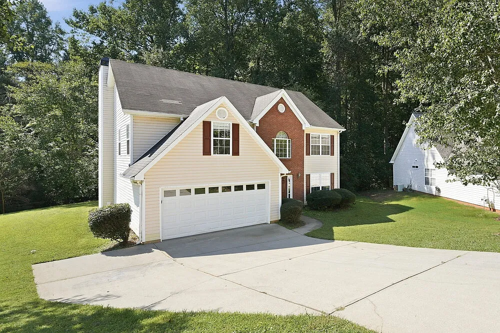 4 bed, 2.5 bath, 2895 sqft, $2,510 — Photo 2