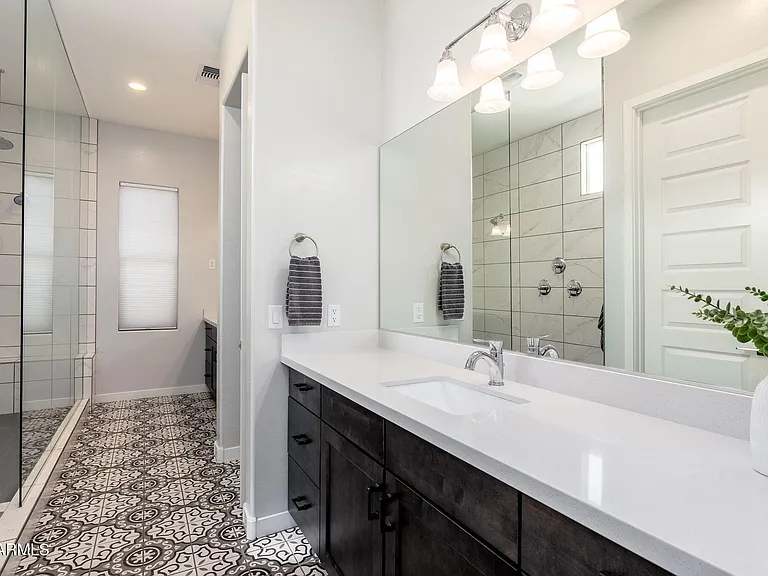 1555 E Ocotillo Rd #9 — Photo 17