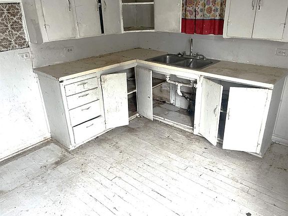 4th image of 710 S 8th St