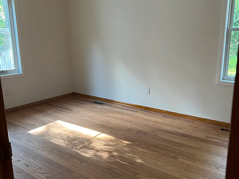 706 Whiting Ave — Photo 8