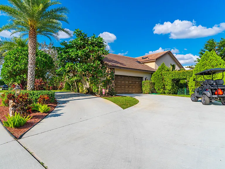 15835 Meadow Wood Dr — Photo 12