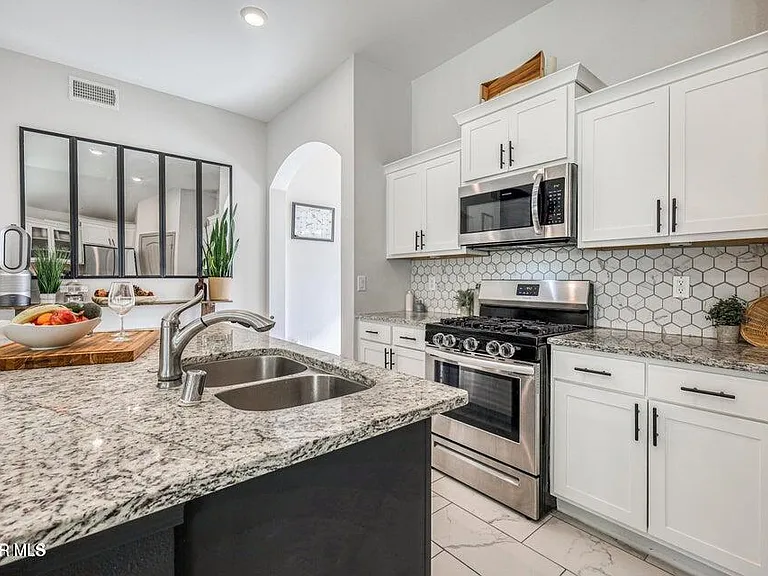329 Samuel Vista St — Photo 10