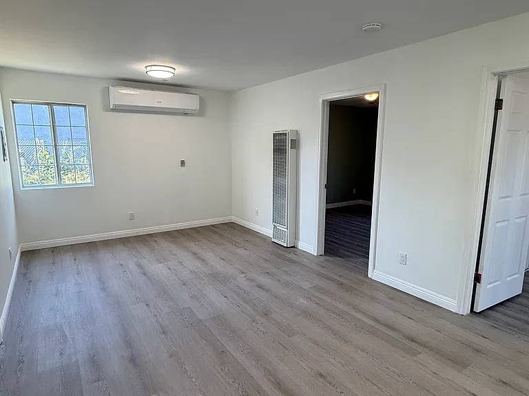 218 N Walnuthaven Dr — Photo 5