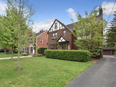 26945 Russell Rd, Bay Village, OH, 44140
