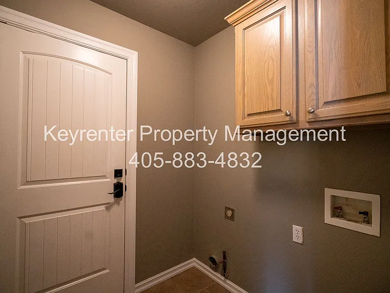 1301 Cedar Creek Dr — Photo 15