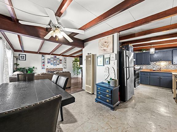 4th image of 2379 Barry Street