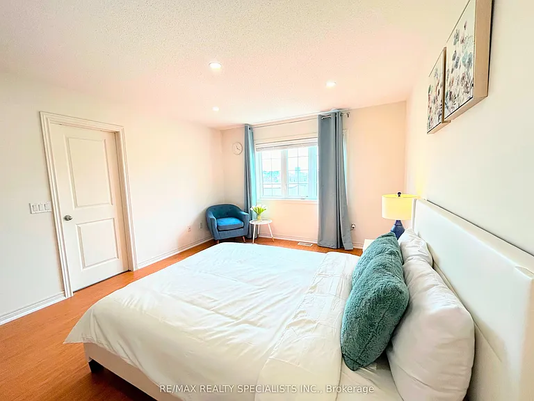 55 Dufay Rd — Photo 14