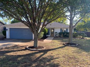 905 Cottonwood Trl, Benbrook, TX 76126