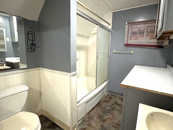 4th image of 10 1/2 Grand St APT 2