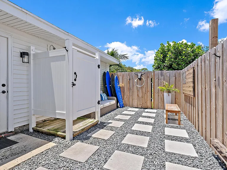 131 W Norfolk Rd — Photo 24