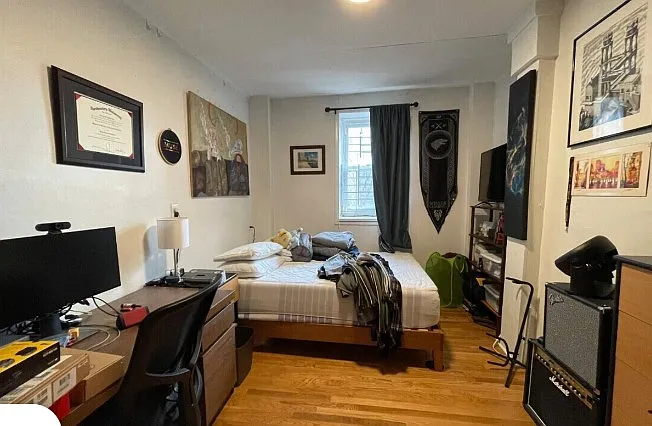 682 Parker St — Photo 3