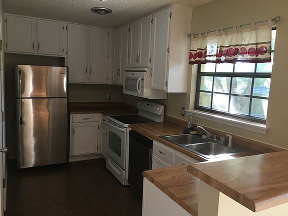 5th image of 79 Oakmont Cir