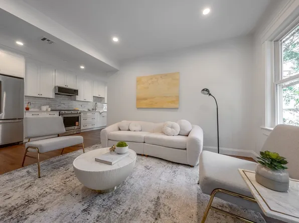 108 Florence St Floor 2, Roslindale, MA 02131