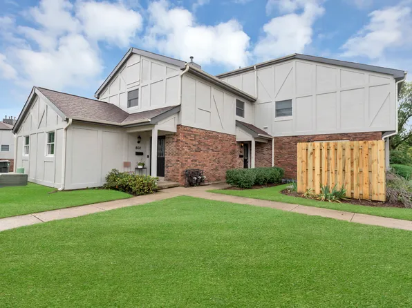 862 Bristol Dr, Barrington, IL 60010