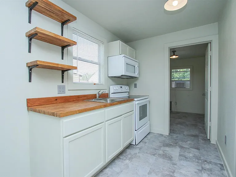 505 E 32nd St #1 — Photo 6