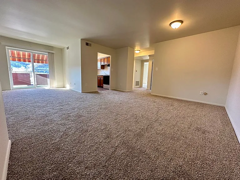 360 Maryland Ave — Photo 105