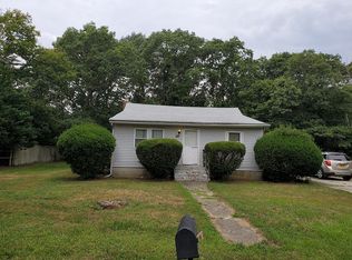 128 Roberts St, Mastic, NY 11950