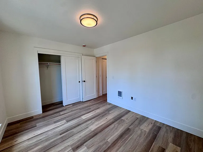 Brand New, Beautiful Townhomes! 2 & 3 Bedrm Units Available — Photo 20