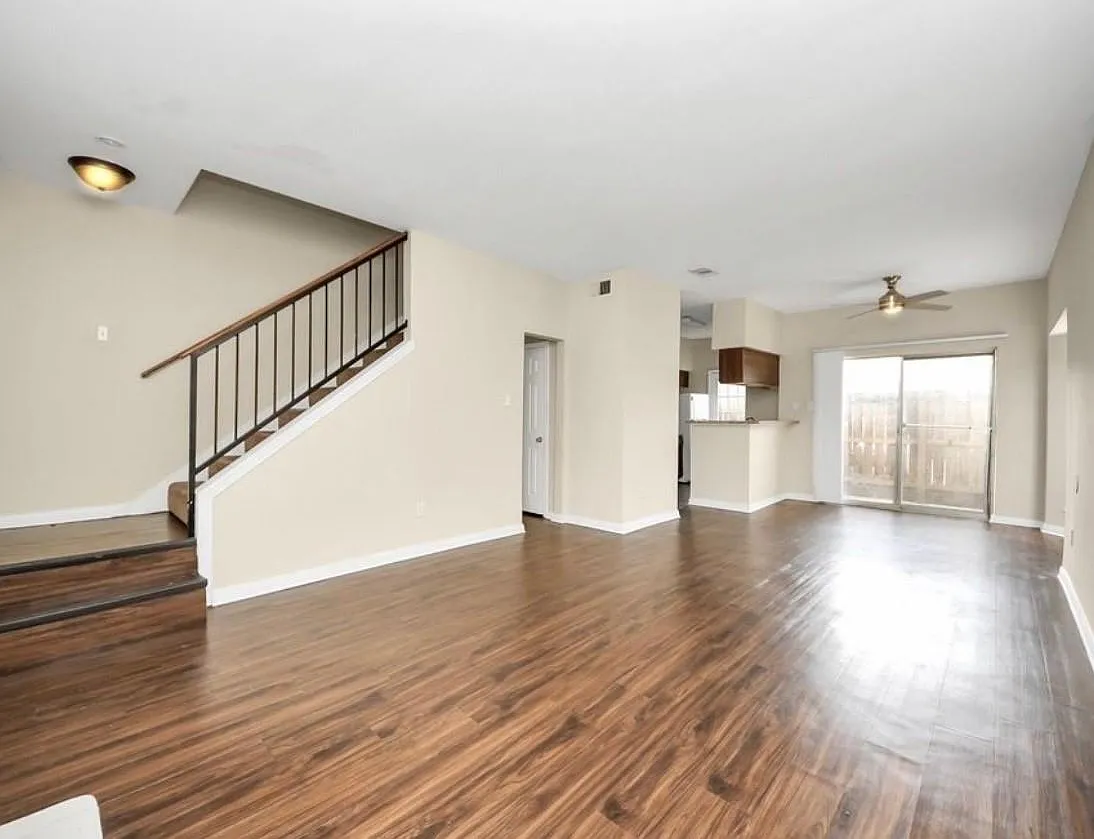 2 bed, 1.5 bath, 1036 sqft, $1,500 — Photo 3
