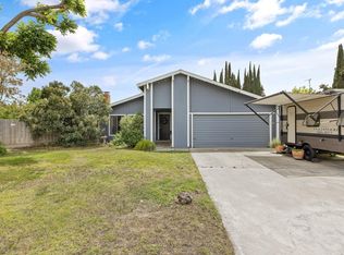 5601 W Laura Ct, Visalia, CA 93277