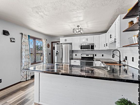 4th image of 609 W 1st St