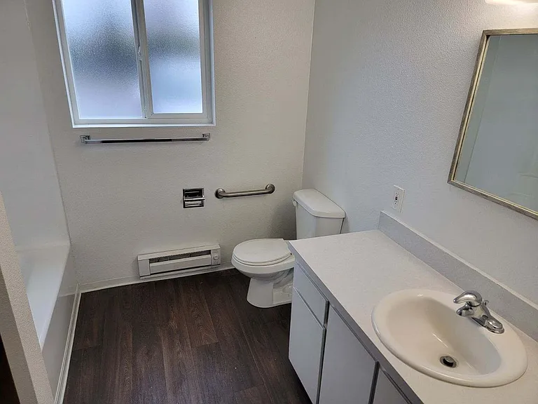 Pebble Bay Apartments — Photo 7
