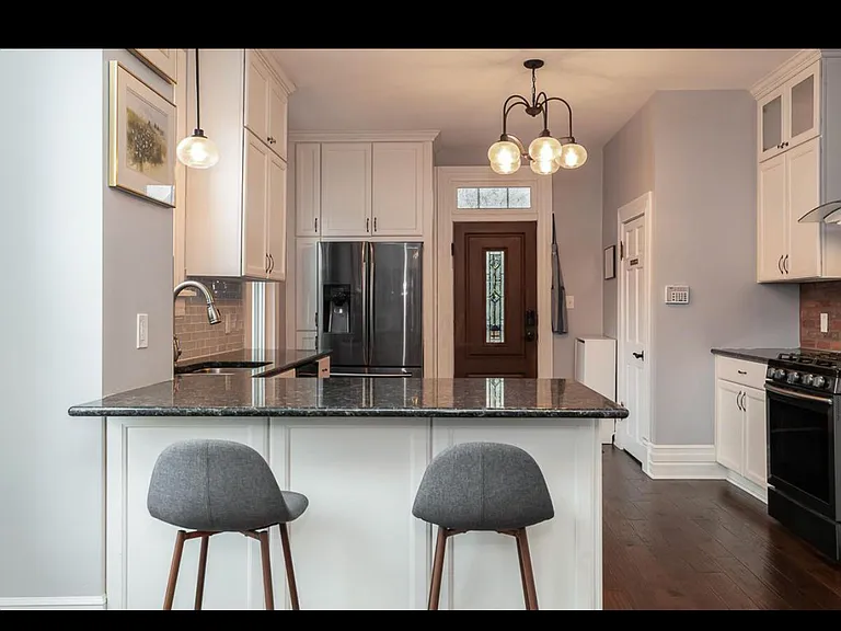 383 King Ave — Photo 2
