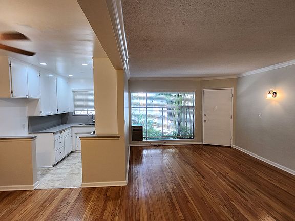5th image of 815 N Fuller Ave APT 11