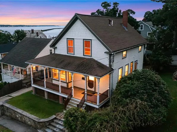 20 Spring Garden St, Warwick, RI 02888