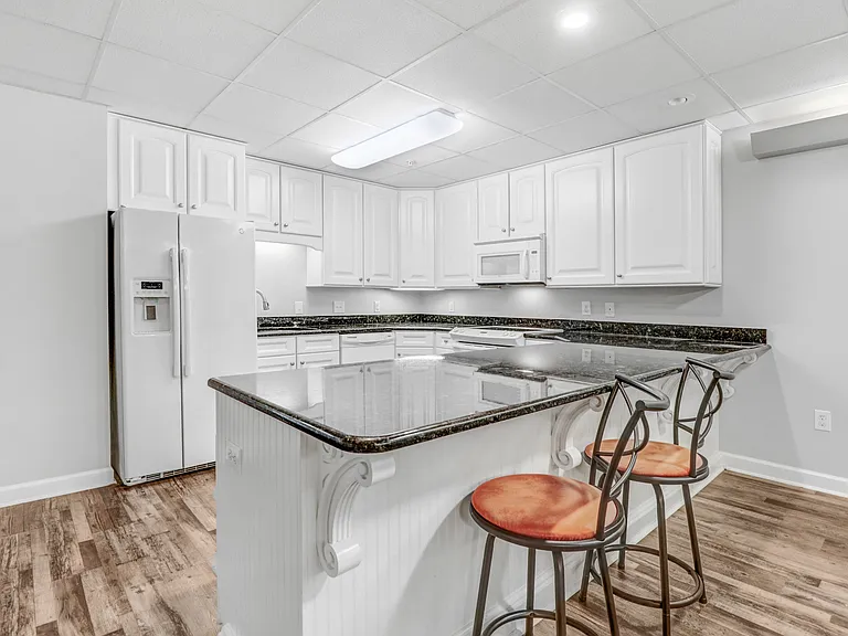 118 W Mulberry St — Photo 4