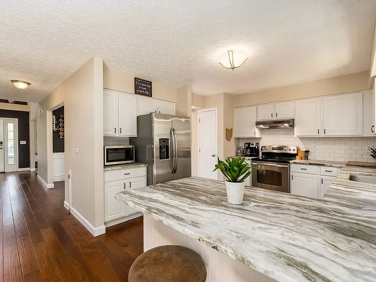 W Hull Dr — Photo 24