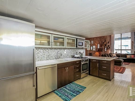 3rd image of 39 E 12th St APT 204