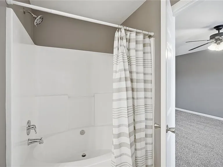 4830 Liberty Plz — Photo 15
