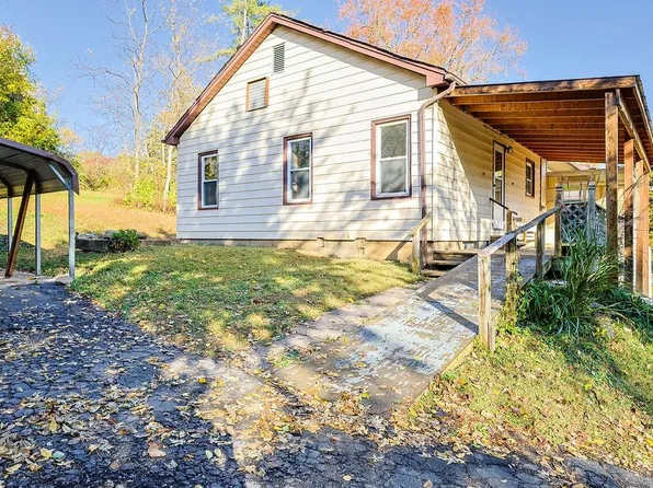 1914 SE Moore Rd, Saint Joseph, MO 64507