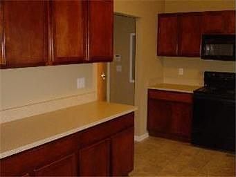 4th image of 1021 Armstrong Ave