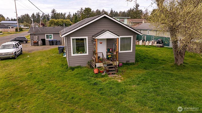 5th image of 605 N Montesano Street