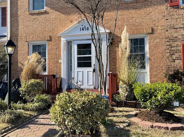 1416 Deerfield Ln, Woodbridge, VA 22191