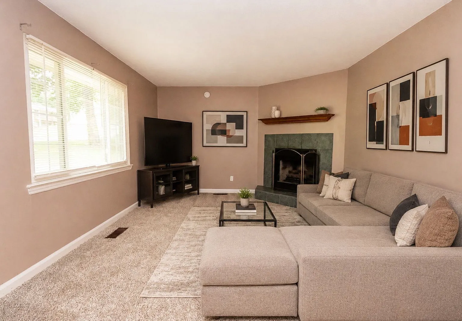 3 bed, 2.0 bath, 1530 sqft, $1,895 — Photo 2