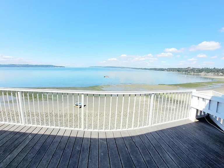 Third floor deck