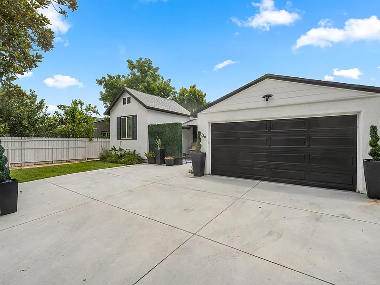 13730 Community St — Photo 28