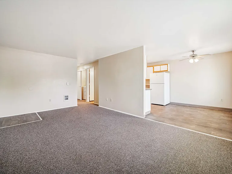 Bristol Court Apartments — Photo 7