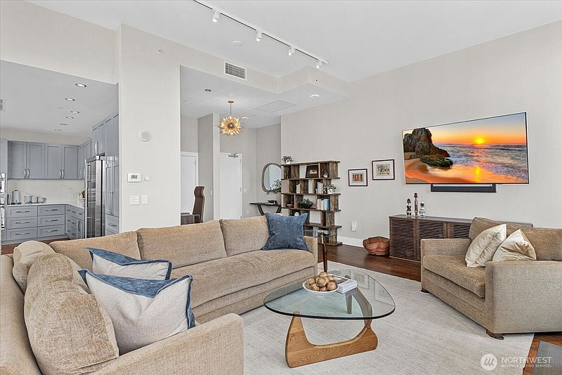 5th image of 900 Lenora Street #1203