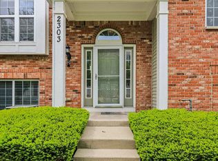 2303 Neubauer Cir, Lindenhurst, IL 60046