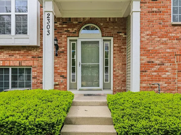 2303 Neubauer Cir, Lindenhurst, IL 60046