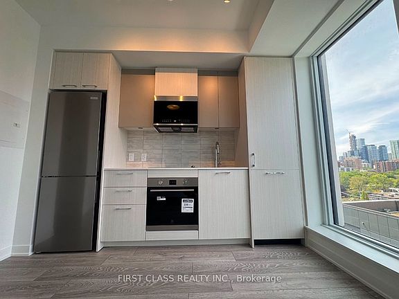 4th image of 10 Oak St #910