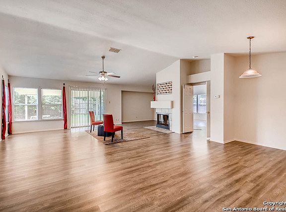 3rd image of 3303 Tavern Oaks St