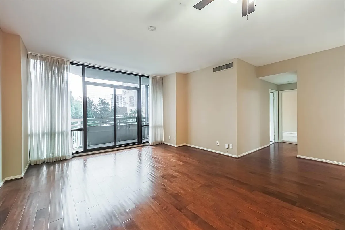 Building Photo - 15 Greenway Plz #5C