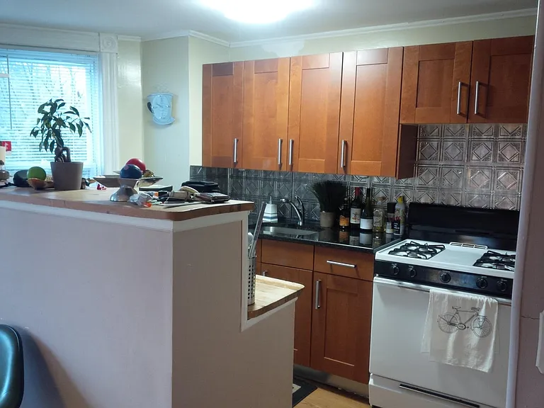 Roland Ave — Photo 4